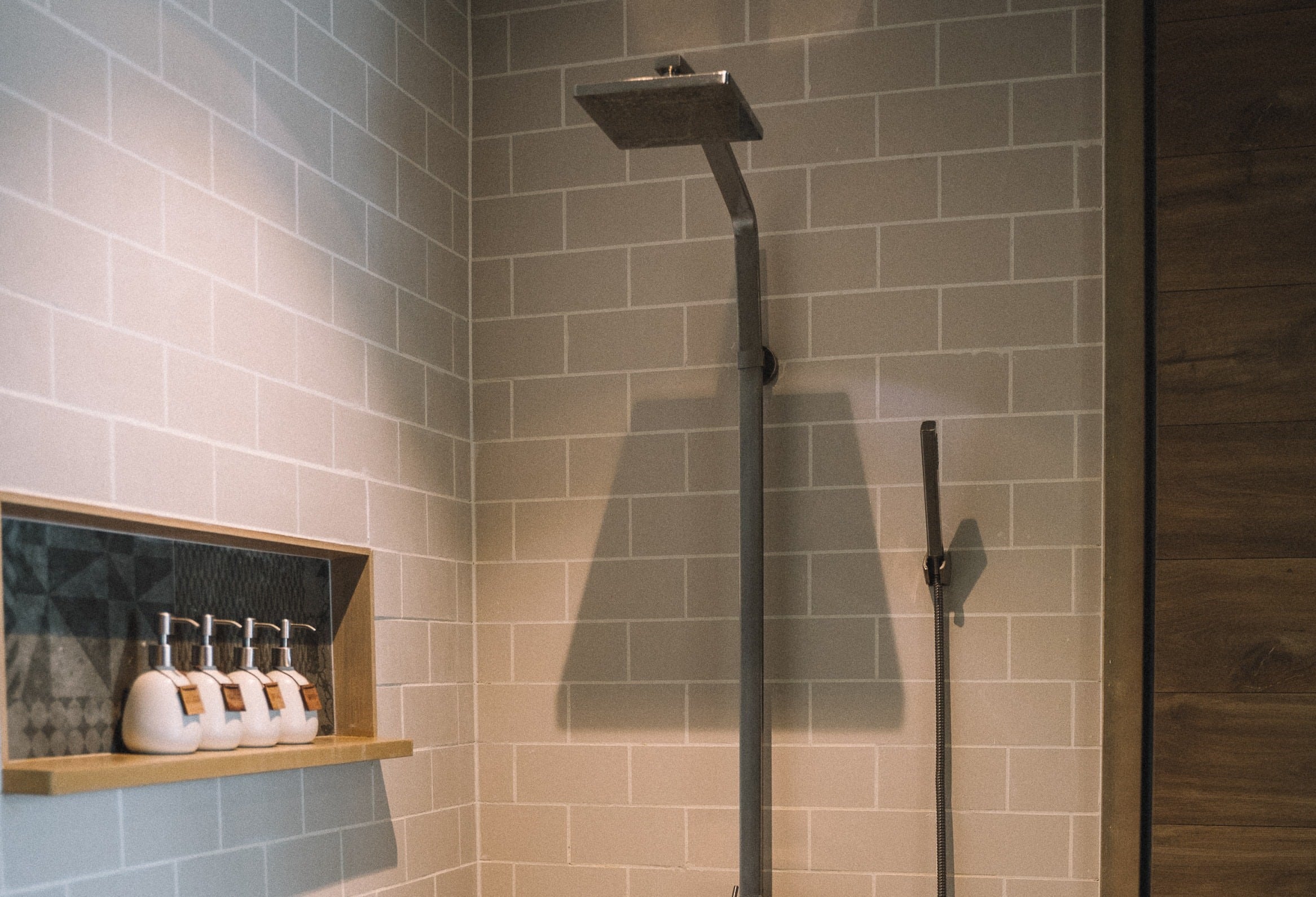 wooden-shelf-in-shower